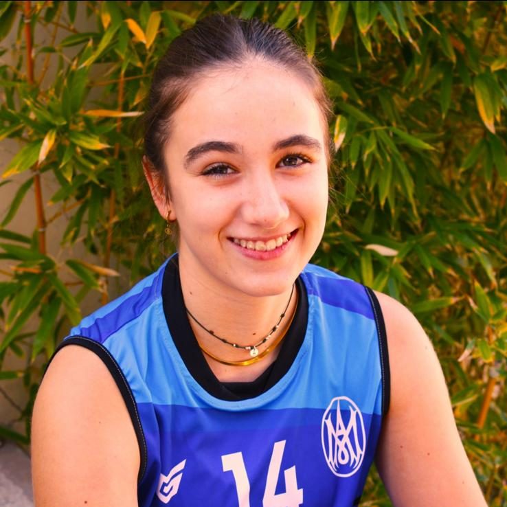 Araceli Pursals, entrenadora de voley alevín